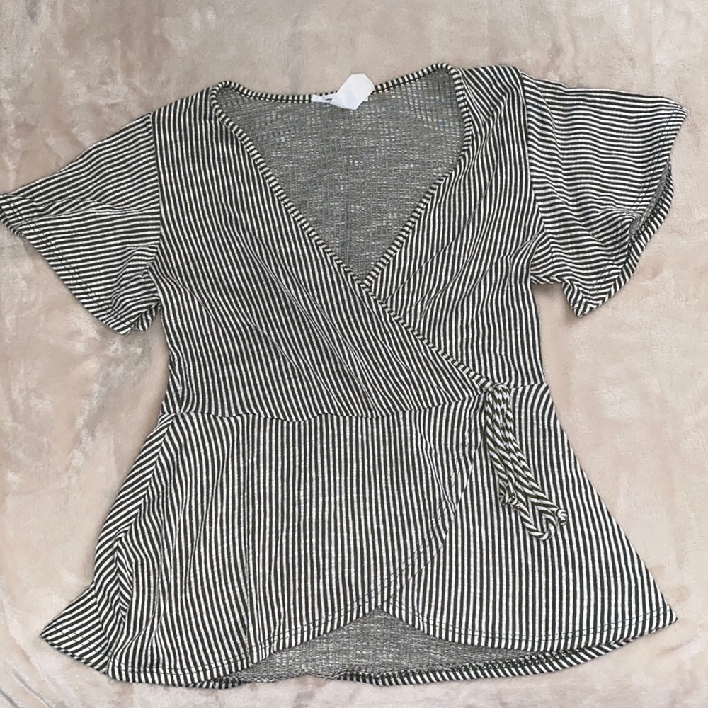 Womens short sleeve top